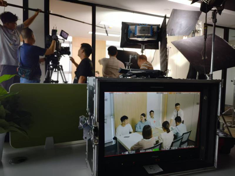 红古区TVC拍摄公司：科技产品视觉化大师，诠释未来感与功能美学